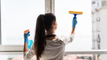 El método definitivo para limpiar cristales con el mínimo esfuerzo: obtén ventanas impecables El método definitivo para limpiar cristales con el mínimo esfuerzo: obtén ventanas impecables
