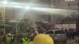 Fuga de gas desata un incendio y paraliza la búsqueda de sobrevivientes en El Paraíso