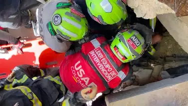 En imágenes: rescatistas colombianos logran sacar de los escombros a niño en La Guaira En imágenes: rescatistas colombianos logran sacar de los escombros a niño en La Guaira
