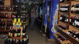 Regulan actividad en licorerías y tascas por emergencia nacional y luto: detalles