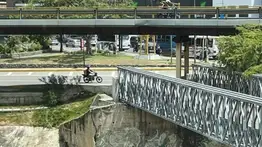 ¡Tomen sus previsiones! Desmontan puente entre El Rosal y Las Mercedes para llevarlo a La Guaira: rutas alternas