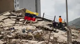 Madre halló a su hijo sin vida entre escombros de hotel en La Guaira: había sido deportado desde EEUU