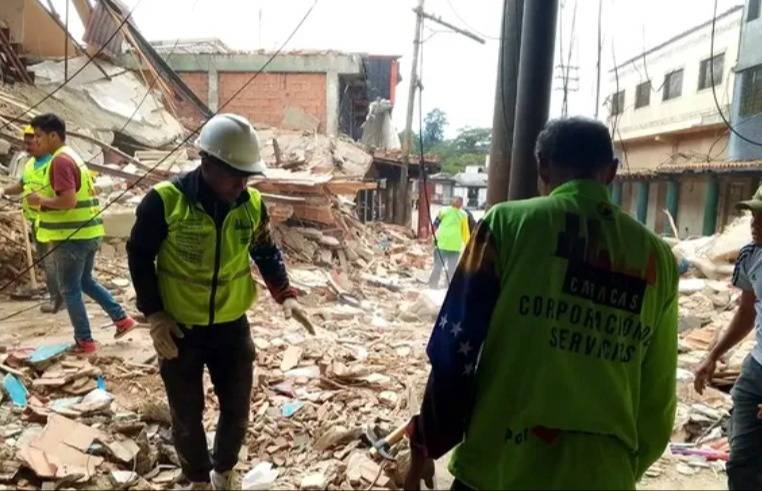 Última hora | Inician demoliciones controladas en El Junquito por daños del doble sismo 