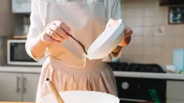 Con solo tres ingredientes: Guía práctica para elaborar un sencillo y económico yogur casero 