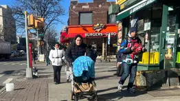 Ciudad de Nueva York logra acuerdo millonario para el presupuesto 2026: incluye fondos para migrantes