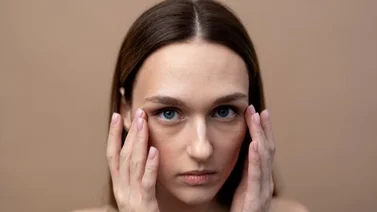 Este método natural es gratis y elimina las bolsas debajo de tus ojos: consejos de la Clínica Mayo para rejuvenecer tu rostro