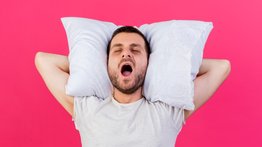 ¡Alerta con el mouth taping! ¿Es seguro el método de moda contra los ronquidos? Experto explica las implicaciones