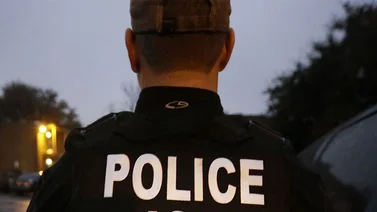 ICE arresta a un migrante "caníbal": quiso comerse a sí mismo en un vuelo de deportación