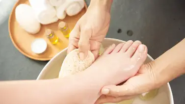 Pies desinfectados y con buen olor: la milagrosa fórmula natural con solo dos ingredientes y a muy bajo costo Pies desinfectados y con buen olor: la milagrosa fórmula natural con solo dos ingredientes y a muy bajo costo