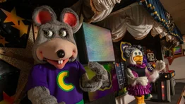 ¿Preparado? Chuck E. Cheese lanza sala de  videojuegos para adultos