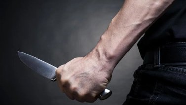 Sexagenario apuñala a su expareja tras acalorada discusión: le exigía la devolución de una joya perdida