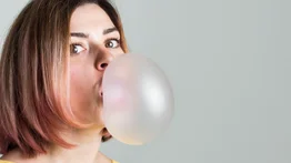 Hasta mascar chicle es un arte y tiene su secreto: este es el tiempo que debe permanecer en tu boca