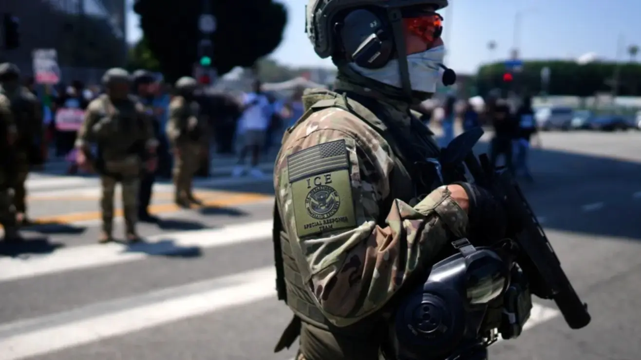 ¡Polémica! Denuncian a agentes del ICE por orinar en el patio de una escuela en Los Ángeles: podrían ser sancionados