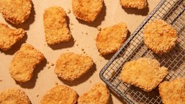 Ni aceite ni fritura: nuggets de pollo fáciles de preparar, a bajo costo y en pocos pasos