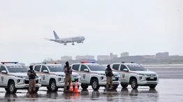 Llega un nuevo avión con migrantes provenientes de El Paso, Texas, este 4 de julio