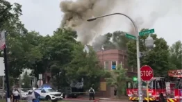 Hallan a niños apuñalados dentro de una casa en llamas en Logan Square: uno muere y otros dos son hospitalizados