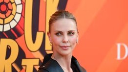 Rompiendo tabúes: Charlize Theron revela detalles sobre su experiencia en la cama con un joven de 26 años