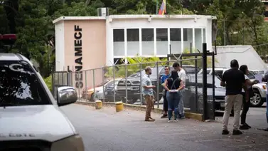 Hallan cadáver de una joven en la vía pública: vestía jean azul y suéter vinotinto Hallan cadáver de una joven en la vía pública: vestía jean azul y suéter vinotinto