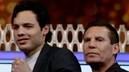 "Estoy destrozado": Julio César Chávez reaparece tras la detención de su hijo