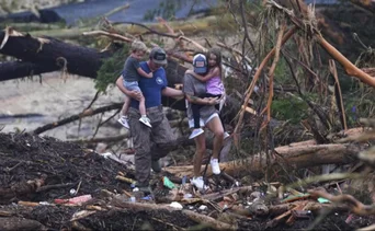 Sube a 43 la cifra de muertos por inundaciones en Texas: 15 de ellos son niños