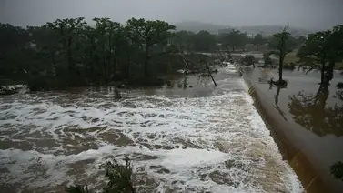 Guardia Costera rescata a 15 campistas durante inundaciones en Texas: hay 11 niñas desaparecidas Guardia Costera rescata a 15 campistas durante inundaciones en Texas: hay 11 niñas desaparecidas