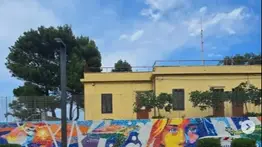 De Venezuela a Italia: Oscar Olivares transforma Crotone con un mural hecho de tapas