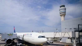 Pánico en el aire: batería portátil provoca aterrizaje de emergencia en Florida