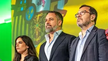 Vox propone la deportación masiva de 7 millones de inmigrantes en España Vox propone la deportación masiva de 7 millones de inmigrantes en España