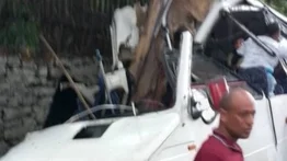 Reportan choque de unidad de transporte público contra un árbol en Montalbán: solicitan paramédicos