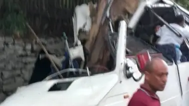 Reportan choque de unidad de transporte público contra un árbol en Montalbán: solicitan paramédicos Reportan choque de unidad de transporte público contra un árbol en Montalbán: solicitan paramédicos