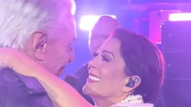 Alejandra Guzmán sacude la Arena CDMX: beso inesperado con su padre Enrique revive polémica familiar 