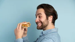 Estas son las horas perfectas para el desayuno y la cena: experta advierte sobre peligro de hinchazón y varios desequilibrios para tu salud