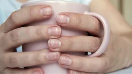 ¿Estrías en las uñas? Estos aceites las dejarán perfectas y te contamos cómo lograrlo