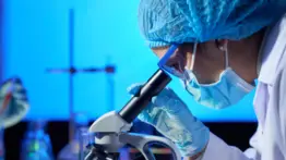 Universidad de las Ciencias ofrece la carrera de Ciencia Molecular: conozca de qué trata y cuándo postularse