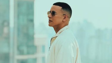 Daddy Yankee regresa con “Sonríele”: el Big Boss prepara un hit global tras su repentino viaje a Corea