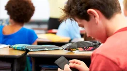 ¡Adiós celulares en clases! Escuelas de San Diego los prohiben por estas razones