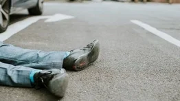 Motorizado escapa tras arrollar a un hombre de 90 años: el abuelo fallece en un hospital