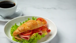 Un desayuno para cuidar tu salud y con menos de seis ingredientes: prepara un sándwich con mucha proteína