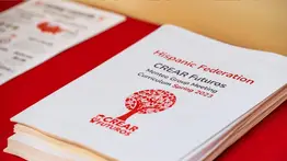 Los servicios gratuitos que brinda Hispanic Federation a migrantes en EEUU: ofrecen apoyo a estudiantes