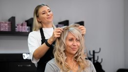¡Efectivo y económico! Despídete de las canas en menos de 24 horas con este tinte casero