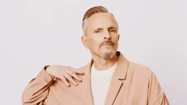 ¡Conmovedor! Miguel Bosé tiene un lindo gesto con pequeña fanática: "Es un ángel lleno de luz" 