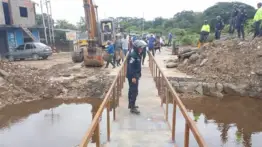 Medida temporal en Ciudad de Nutrias: instalan pasarelas para permitir el paso entre caseríos