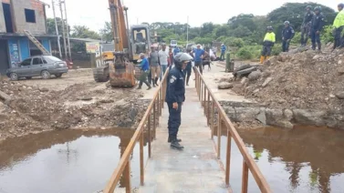 Medida temporal en Ciudad de Nutrias: instalan pasarelas para permitir el paso entre caseríos