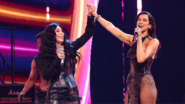 En video: Cher y Dua Lipa unen sus voces en una sorprendente interpretación de “Believe”