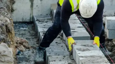 ¡Meseros, albañiles y limpiadores inmigrantes! Aquí los requisitos para acceder a trabajos en EE UU con sueldos de hasta $75,000 al año ¡Meseros, albañiles y limpiadores inmigrantes! Aquí los requisitos para acceder a trabajos en EE UU con sueldos de hasta $75,000 al año