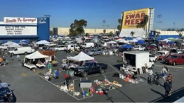 Un mercado en California oculta gangas y tesoros raros: cientos de personas lo visitan