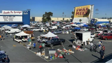 Un mercado en California oculta gangas y tesoros raros: cientos de personas lo visitan