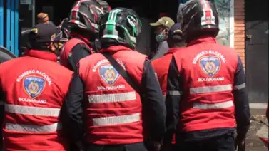 Niña quedó colgada de un protector de aire acondicionado en Maracay: fue rescatada sana y salva Niña quedó colgada de un protector de aire acondicionado en Maracay: fue rescatada sana y salva