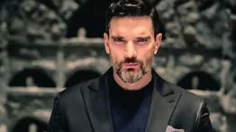 Julián Gil se quiebra al hablar de su infancia: “El alcohol destrozó mi familia”