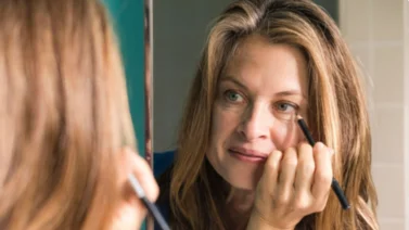 ¡Bella a toda hora! Maquilladores profesionales revelan su secreto: así dura todo el día el efecto del corrector de ojeras
